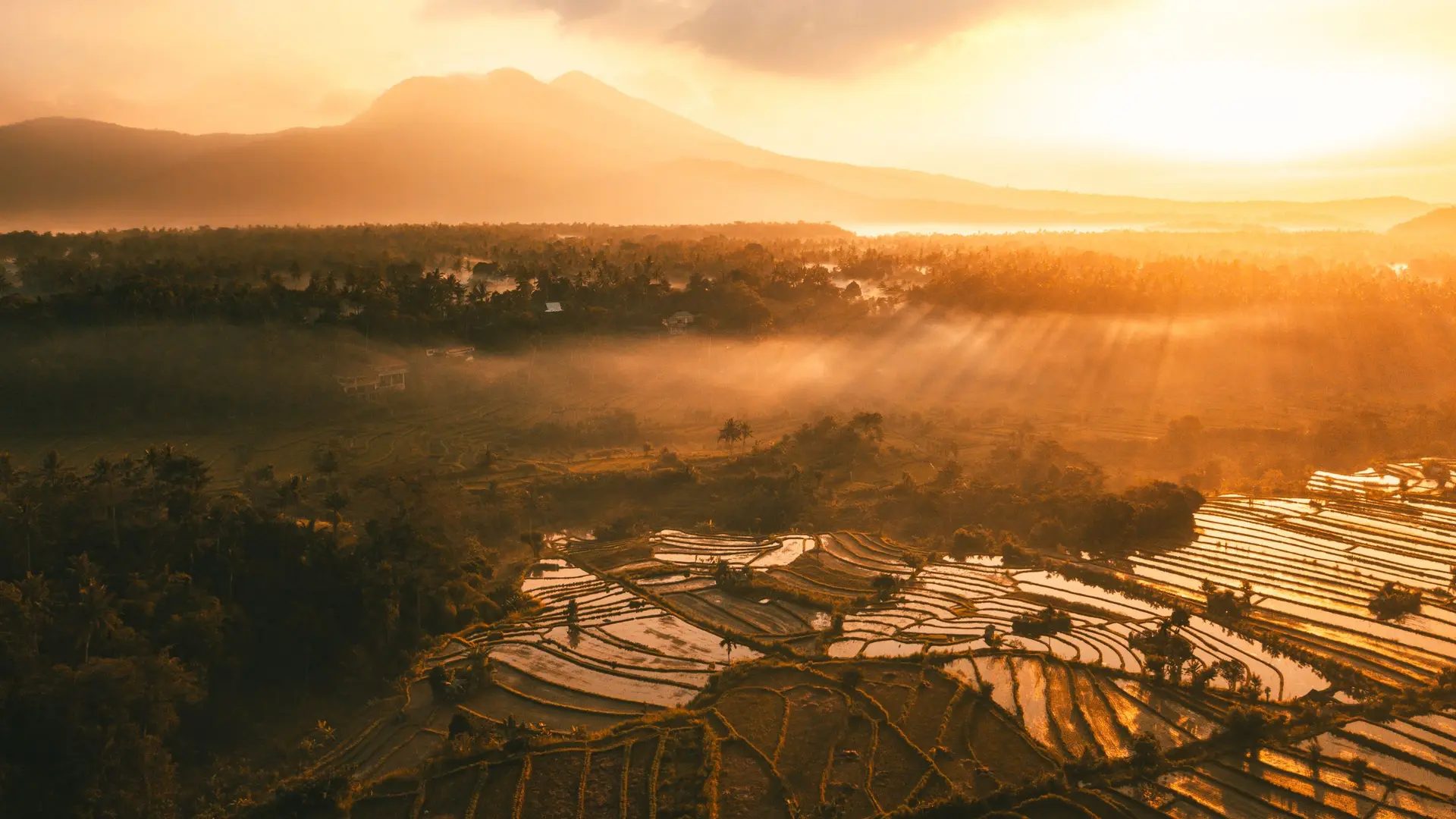 Senja di atas lembah